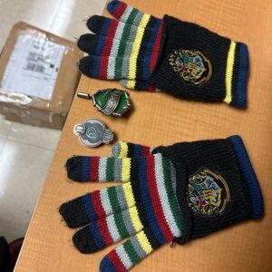 Harry Potter Gloves with Crest and two slytherin pins.